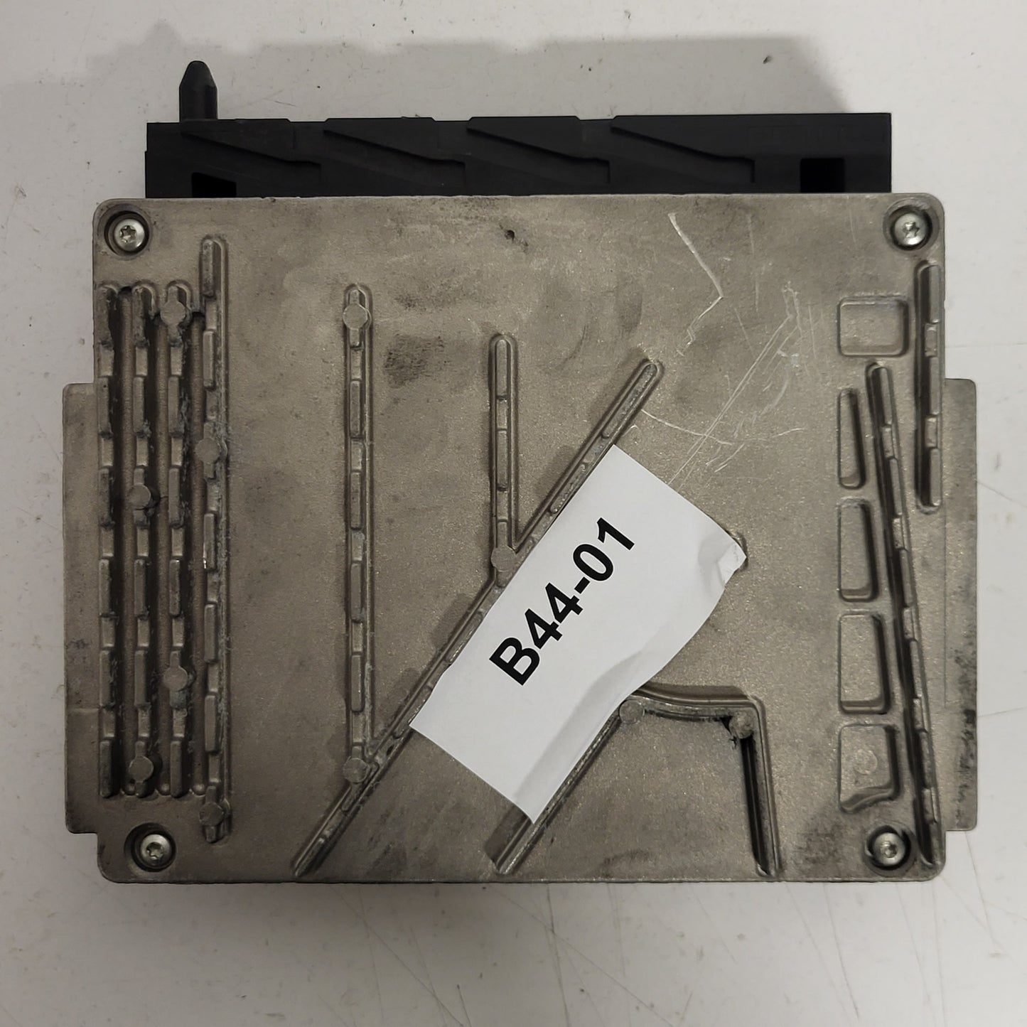 VOLVO ECU / 0281011078 / 1039S00000 / L8.2 / BOSCH