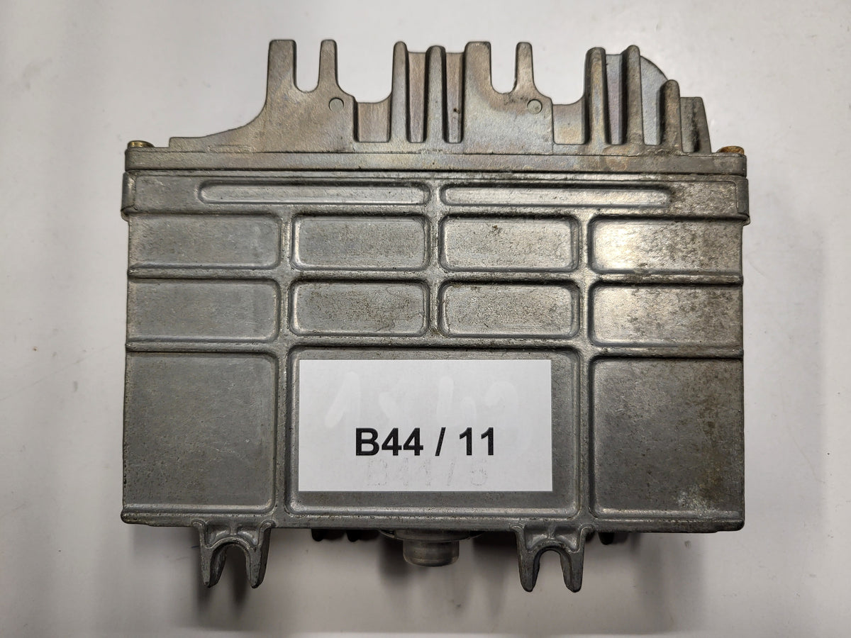 VOLKSWAGEN POLO ECU / 030906027AA / 0261204617 / BOSCH - B44-11 - 3