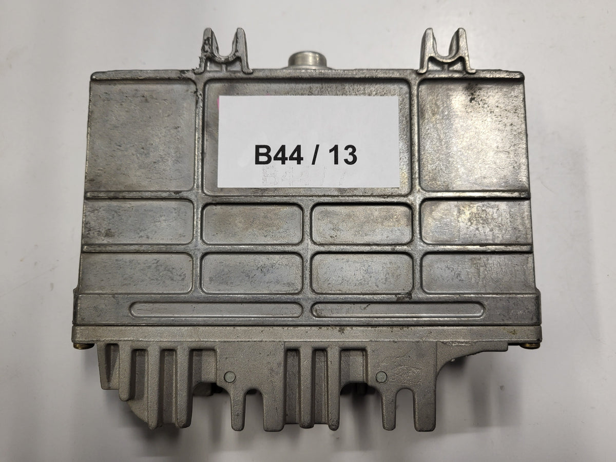 VOLKSWAGEN POLO ECU / 030906027AA / 0261204617 / BOSCH - B44-13 - 3