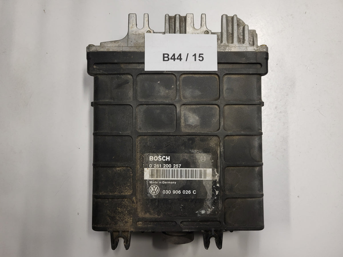 VW GOLF 3 ECU / 0261200257 / 030906026C / BOSCH - B44-15 - 3