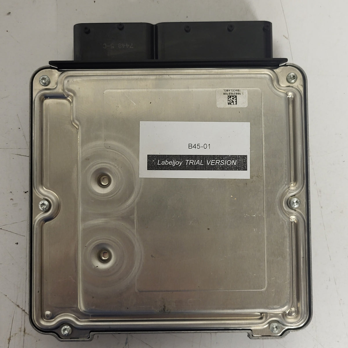 AUDI A4 A5 B8 ECU / 8K2907115Q / 0261S04383 / MED17.1 / 8K2907115D / BOSCH - B45-01 - 3