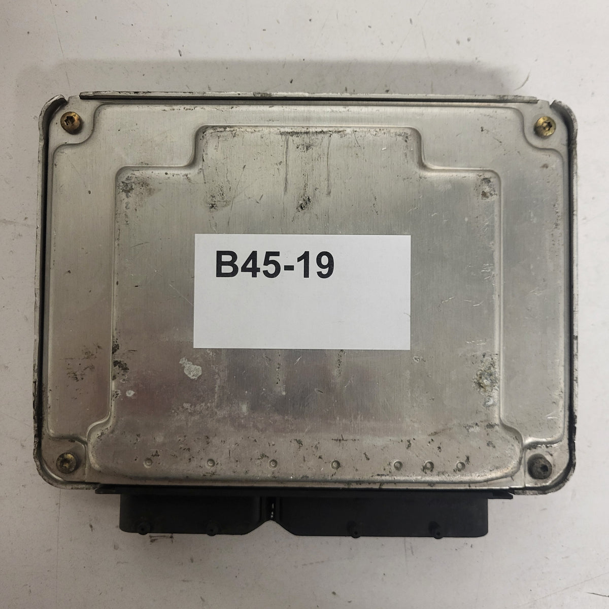 VW GOLF 4 TDI ECU / 038906019AT / 0281010974 / BOSCH - B45-19 - 3