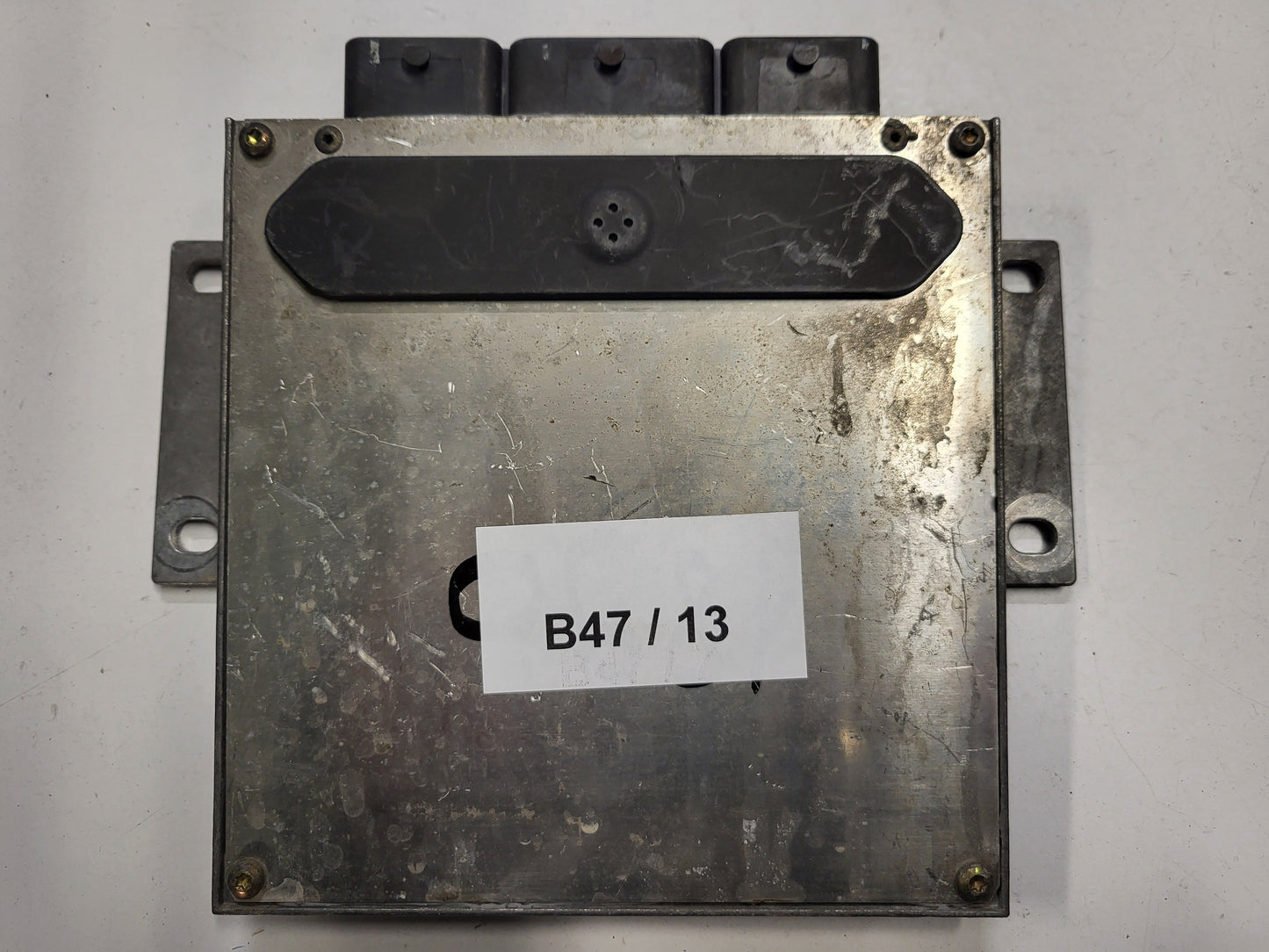 Ford ECU / S110678003D / 1S6A-12A650-AD / SIM20 / S110678003 / SIEMENS - B47-13 - 3