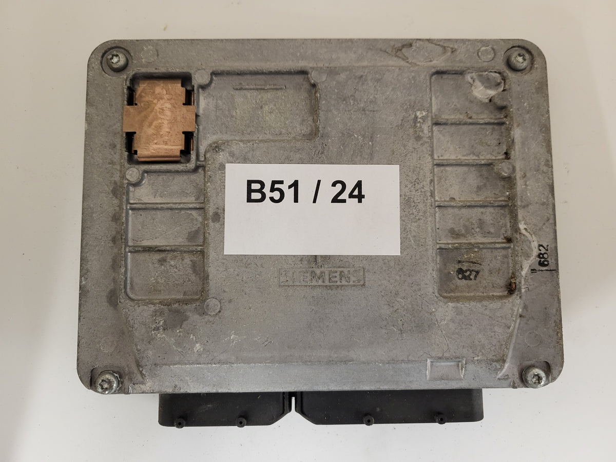 VW POLO ECU / 03D906032T / 5WP40238 / 5WP4023807 / SIEMENS - B51-24 - 3
