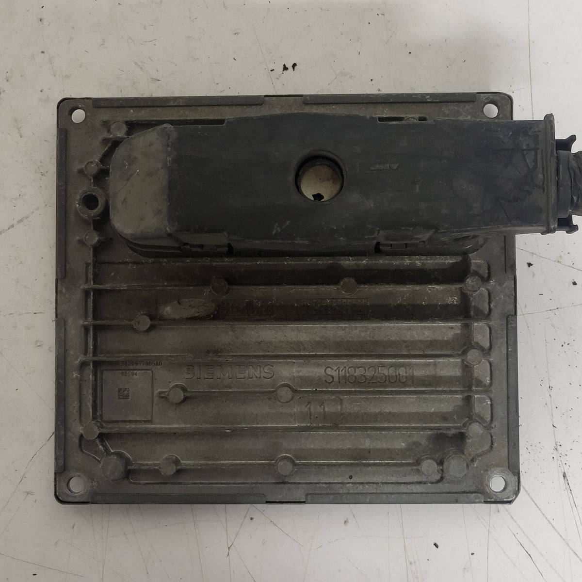 FORD FIESTA ECU / S120977005A / 4S61-12A650-CB / SIM210 / 3BMB / J38AC - B53-18 - 3