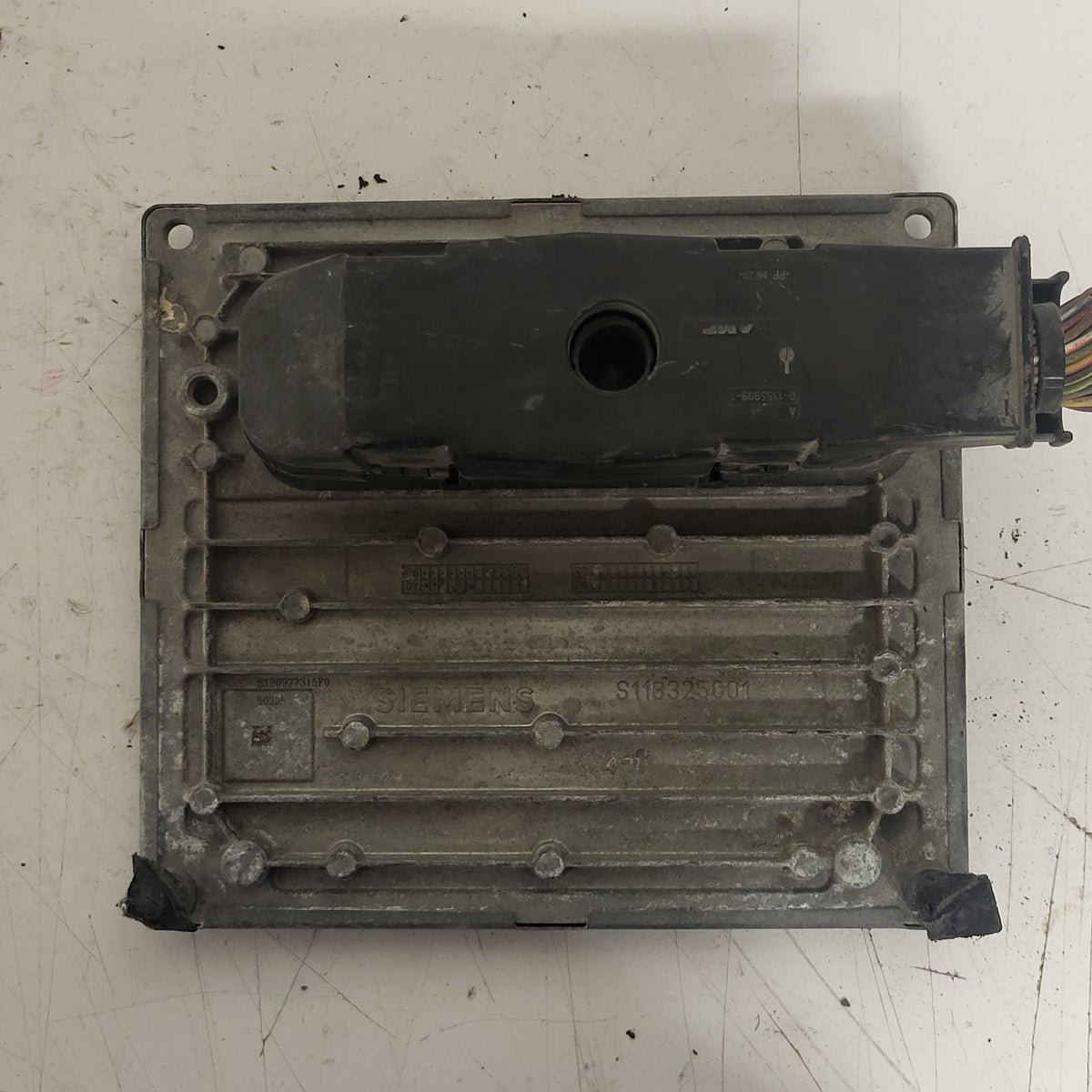 FORD FIESTA ECU / 6S61-12A650-FF / S120977315F / 2CJF / SIM210 - B53-20 - 3
