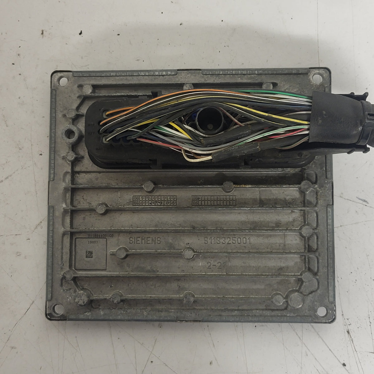 FORD FOCUS ECU / 5M51-12A650-HF / S118944001 / S118944001G / SIM29 / SIEMENS - B54-10 - 3