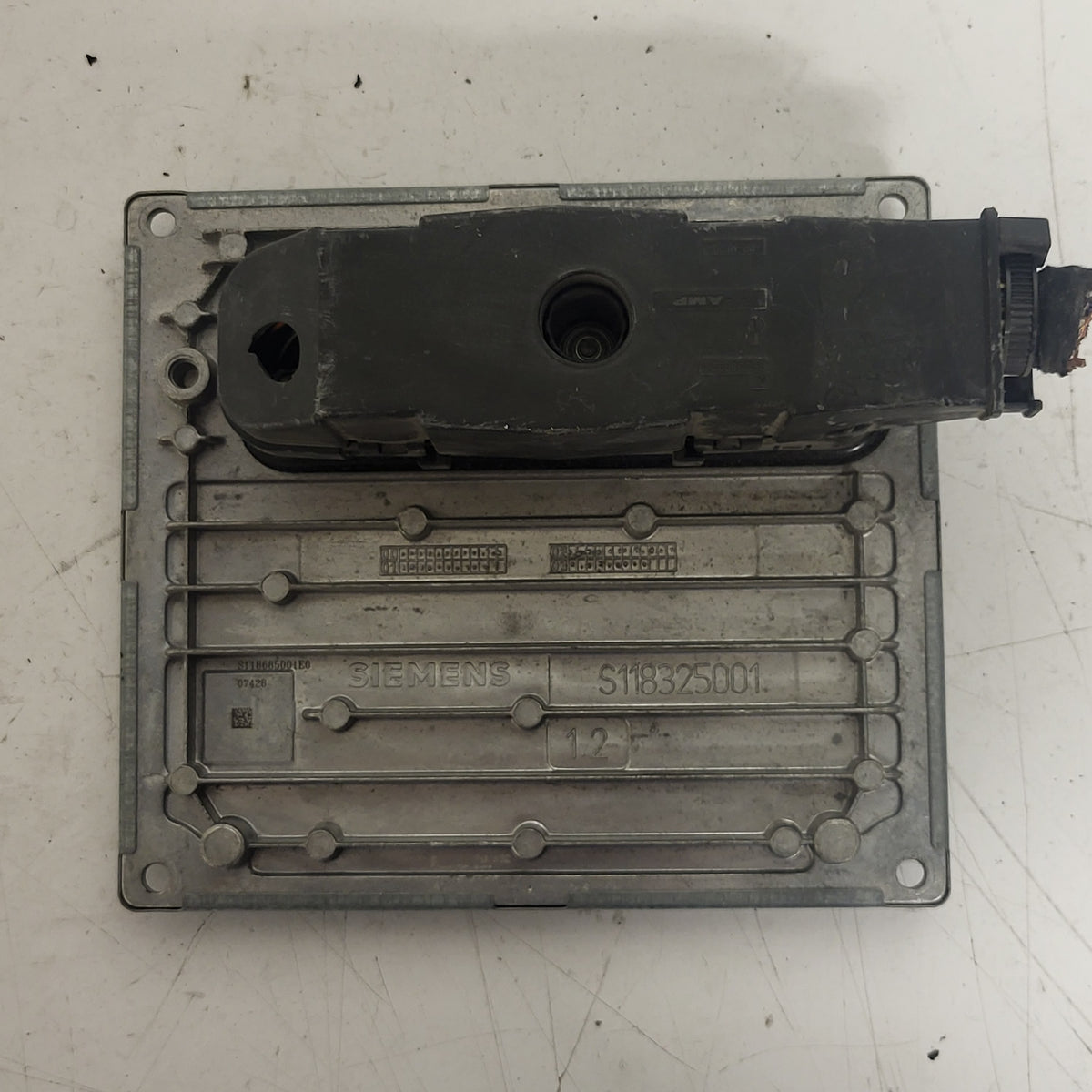 FORD FIESTA ECU / S118685001E / 1S5X-12A650-BD / SIM24 / S118685001 / SIEMENS - B55-03 - 3