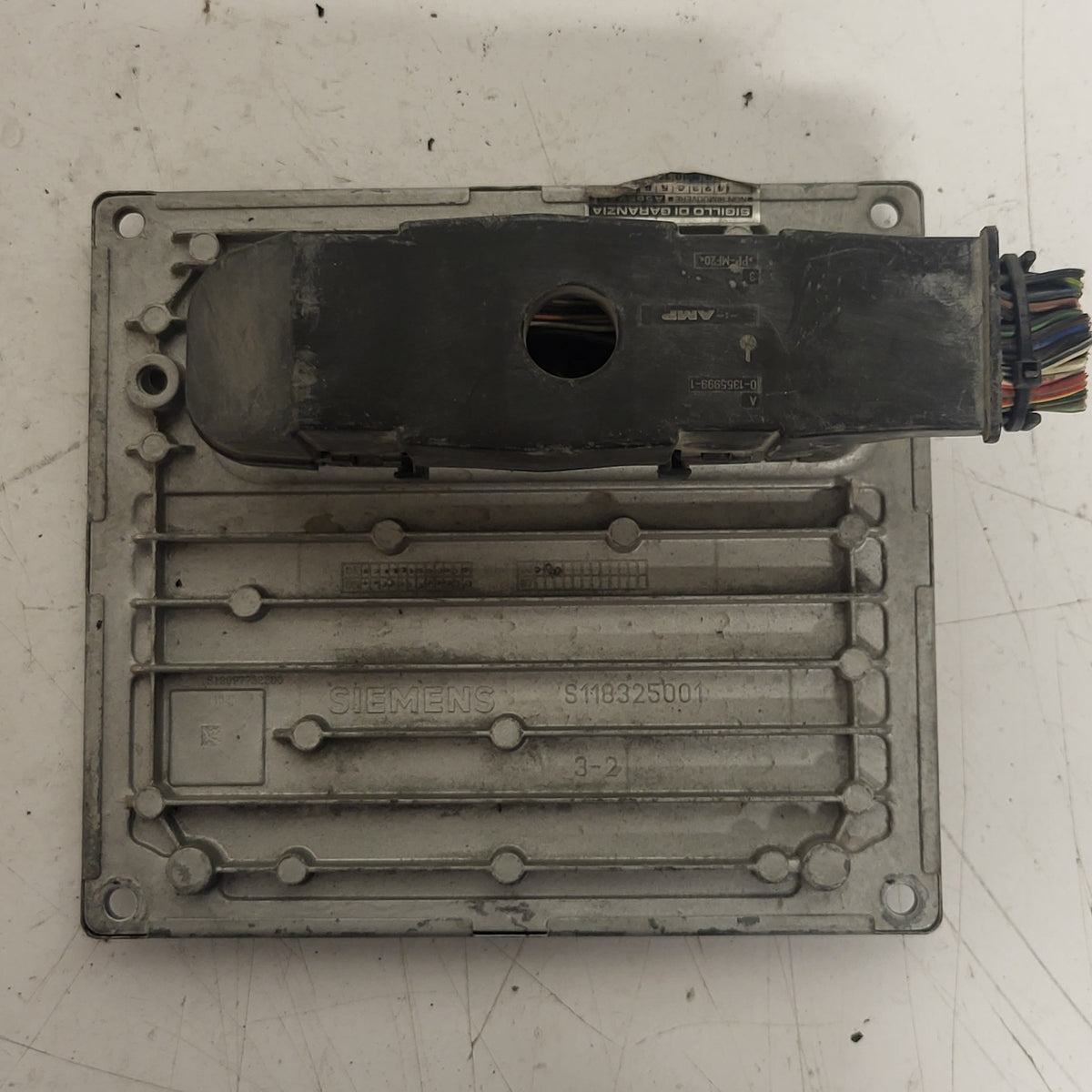 FORD FIESTA ECU / S120977322D/ 6S61-12A650-MD / SIM210 / S120977322 / SIEMENS - B55-12 - 3