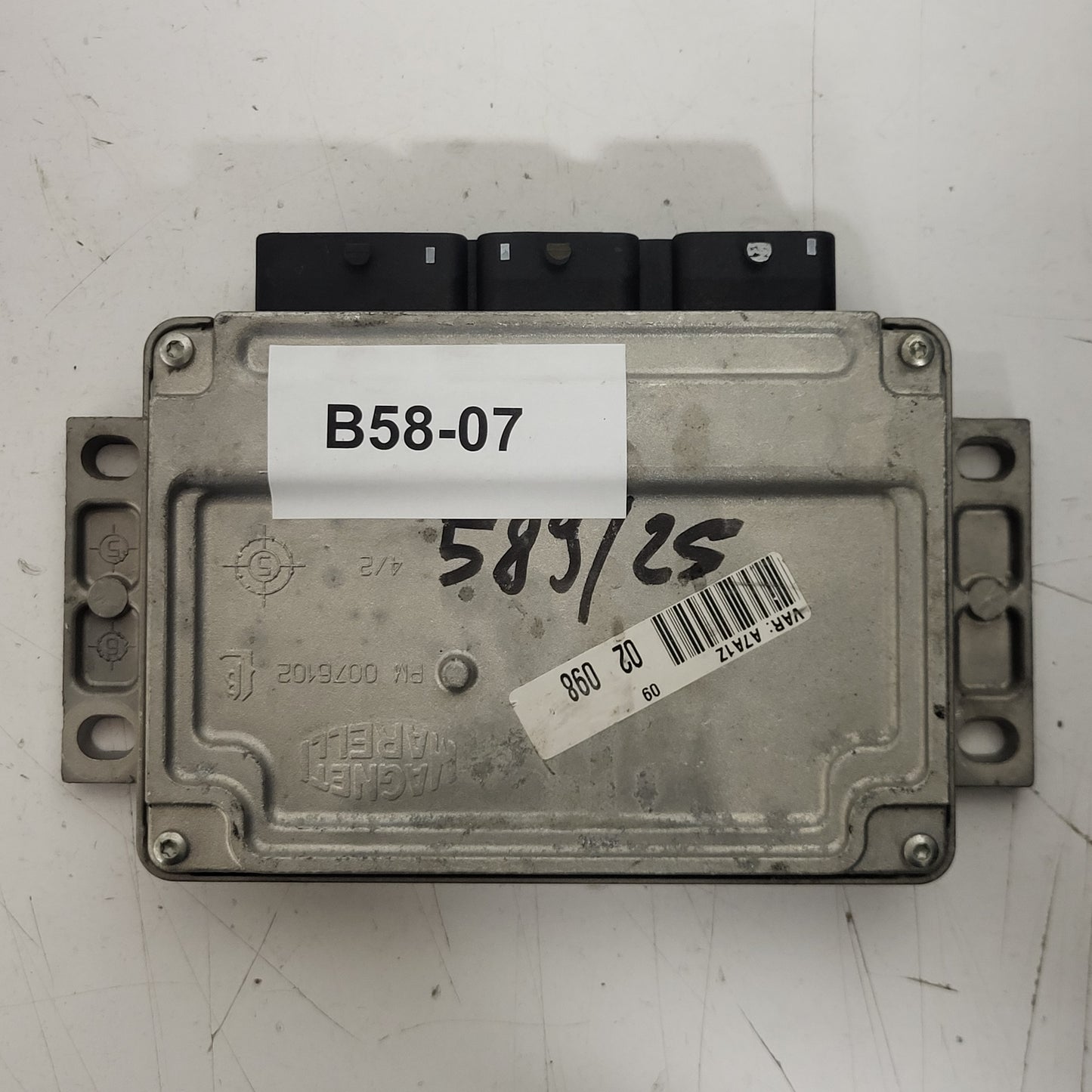 PEUGEOT CITROEN ECU / IAW 6LPC.105 / HW 9654596080 / SW 9663380880 / MM-CMME