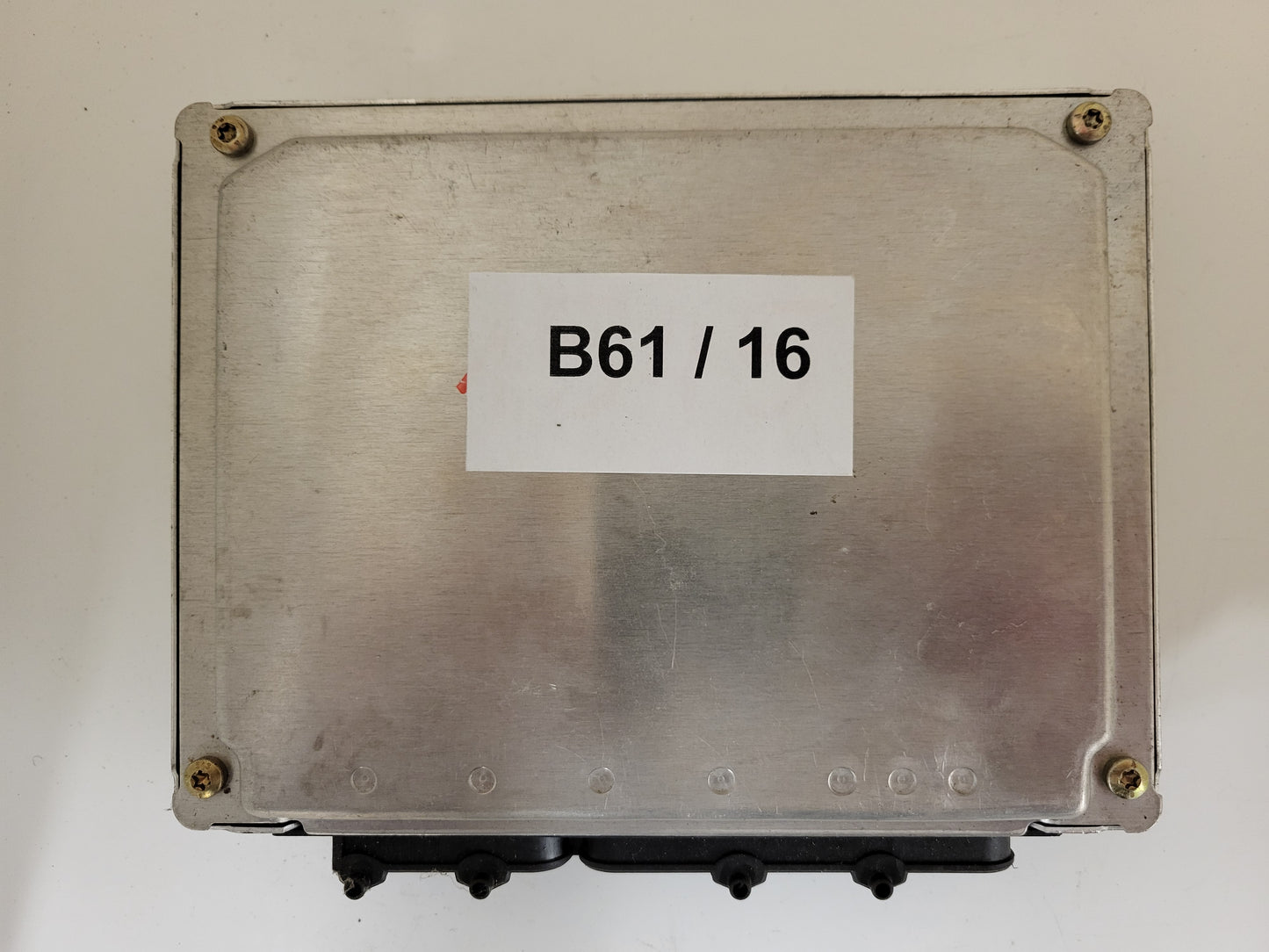 VW PASSAT ECU / 8D0907558B / 0261204774 / BOSCH