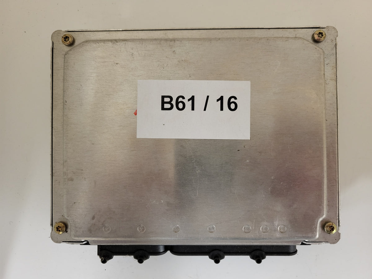 VW PASSAT ECU / 8D0907558B / 0261204774 / BOSCH - B61-16 - 3