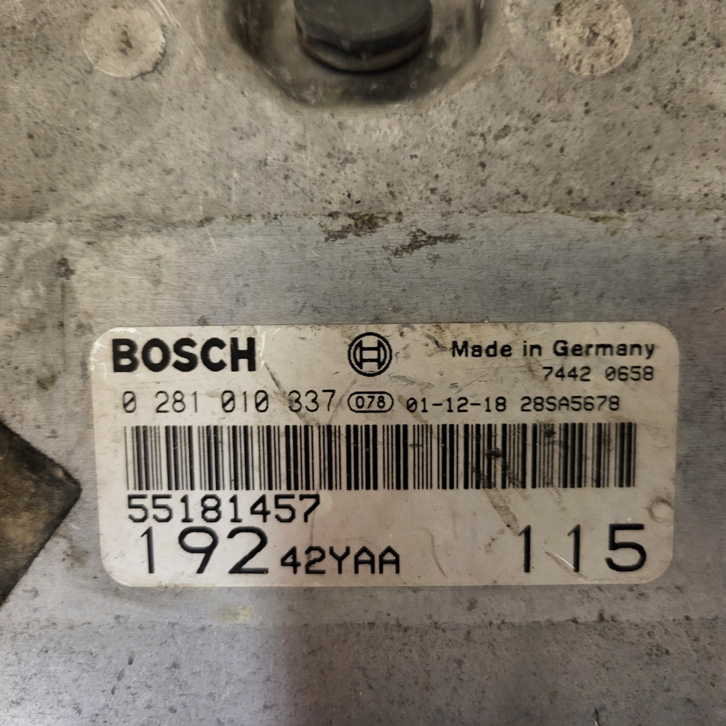 Fiat STILO ECU / 55181457 / 0281010337 / 19242YAA / BOSCH