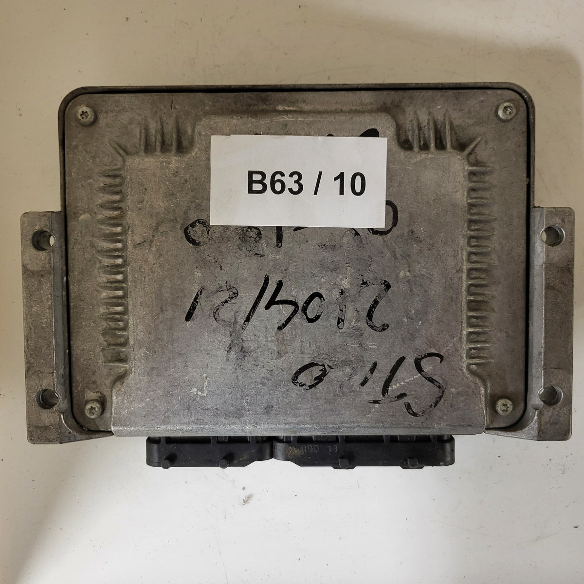Fiat STILO ECU / 0281011553 / 55198058 / 19247EAA / BOSCH - B63-10 - 3