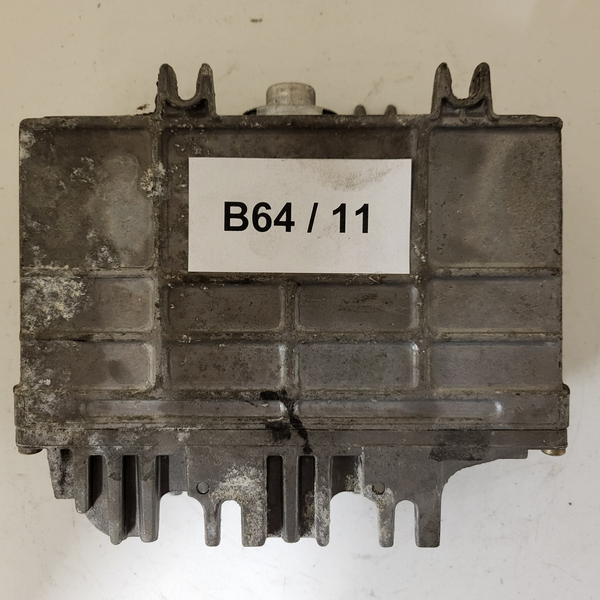VW POLO AROSA ECU / 030906027AK / 0261203930 / BOSCH - B64-11 - 3