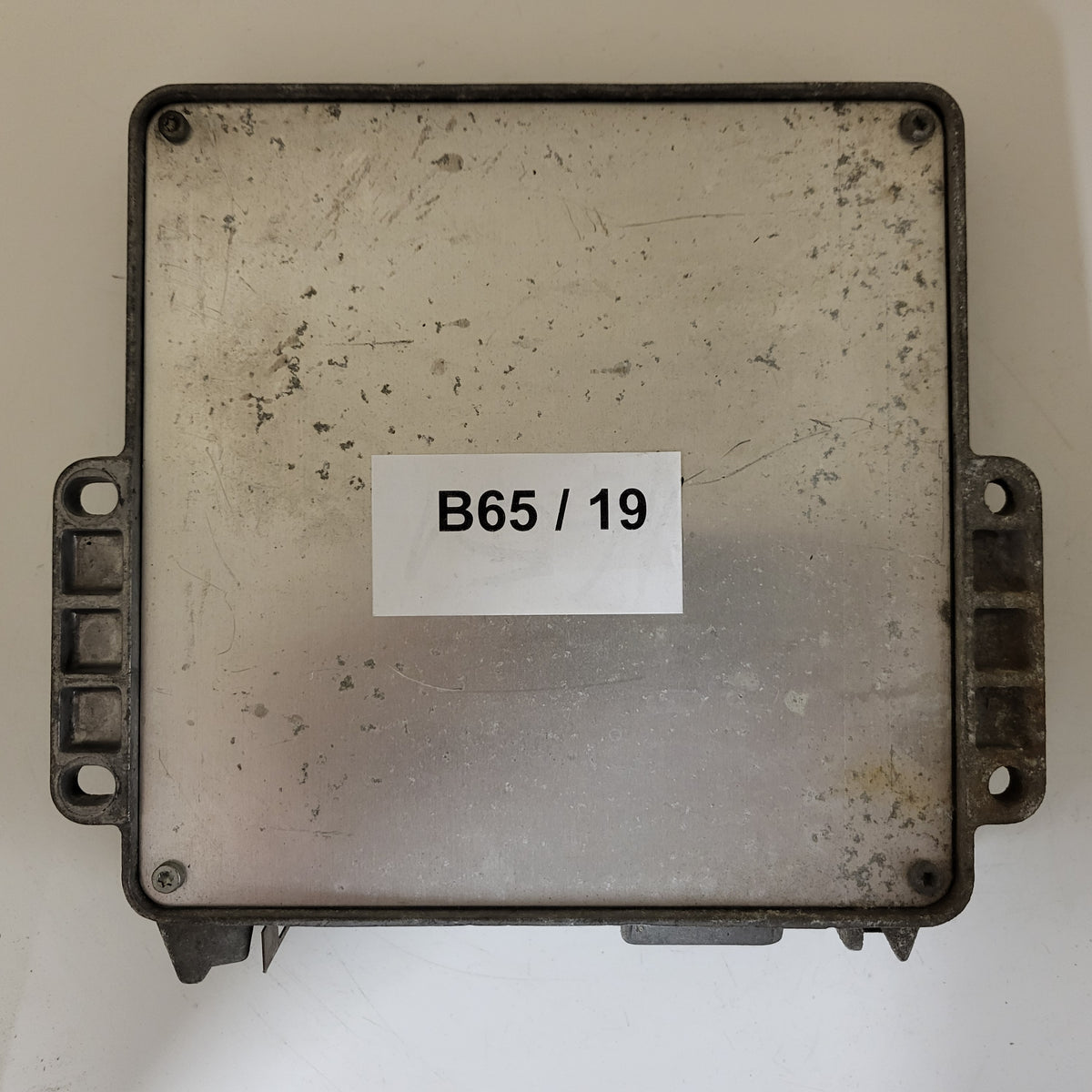 Renault ECU / 7700108452 / HOM7700105560 / 7700108490 / 21649276-9 - B65-19 - 3