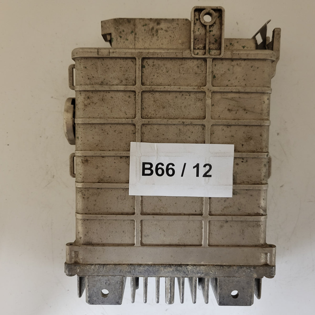 VW AUDI ECU / 0285007061 / 893907383B / 7.18167.62 / BOSCH - B66-12 - 3