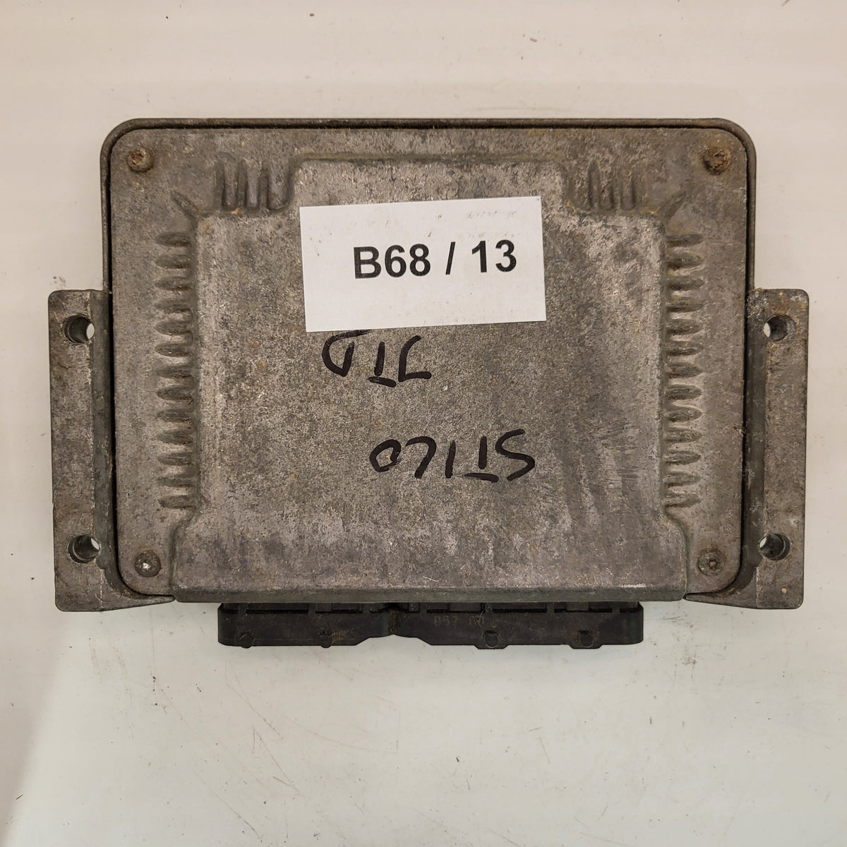 FIAT STILO ECU / 0281011552 / 55198483 / 1039S06912 / BOSCH - B68-13 - 3