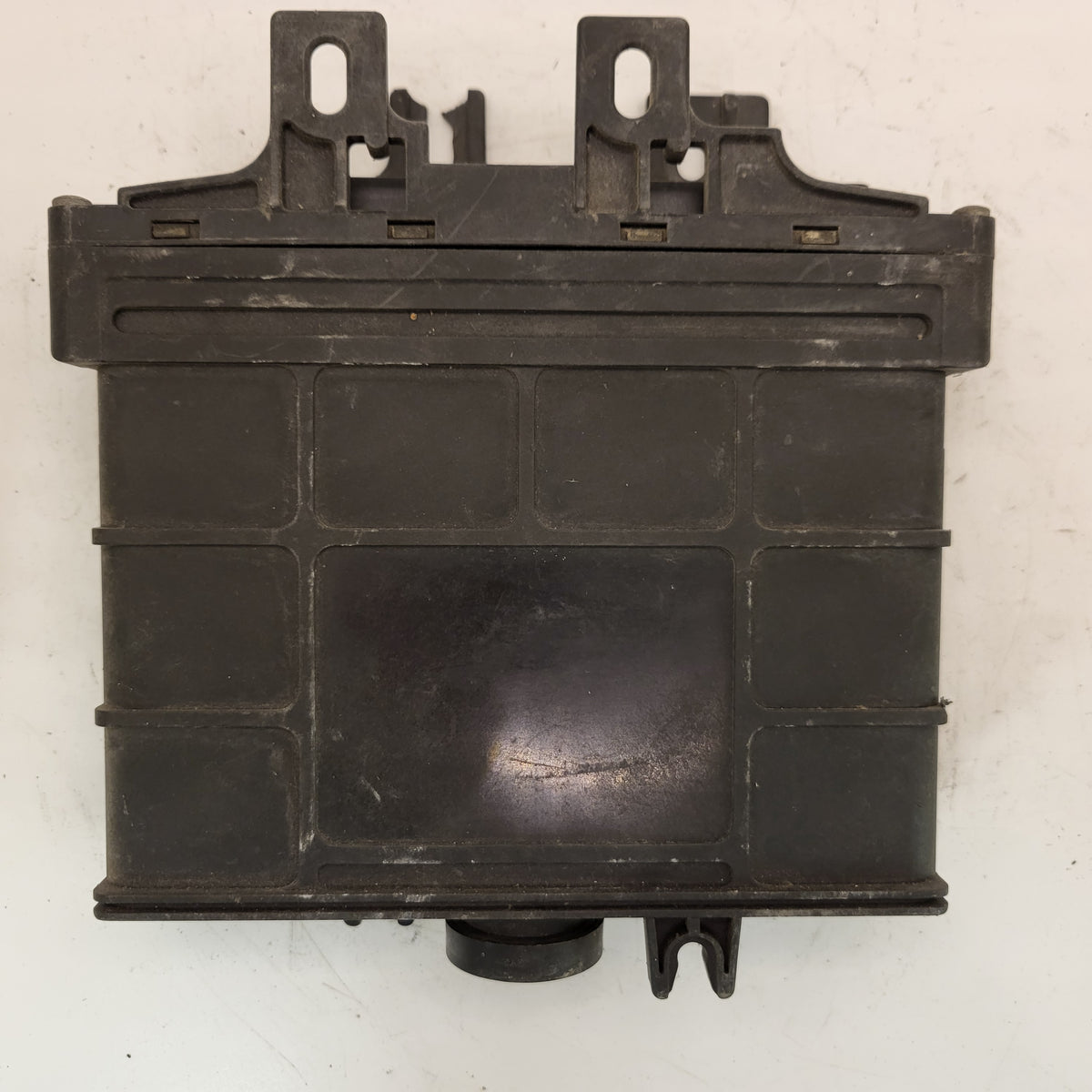FORD ECU / 099927733Q / 5DG007534-61 / HELLA - B68-18 - 3