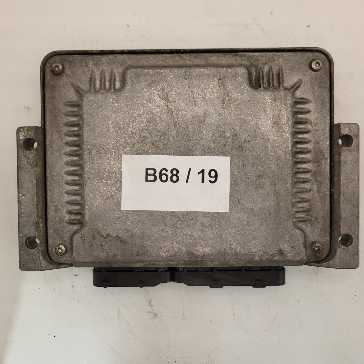 ALFA ROMEO 147 1.9 JTD ECU / 0281011488 / 55189421 / BOSCH - B68-19 - 3