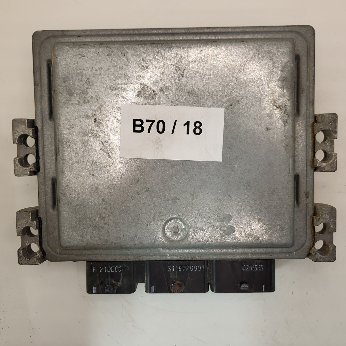 Renault Megane ECU / S122326110A / 8200659536 / 8200592611 / SID 301 / SID301 - B70-18 - 3