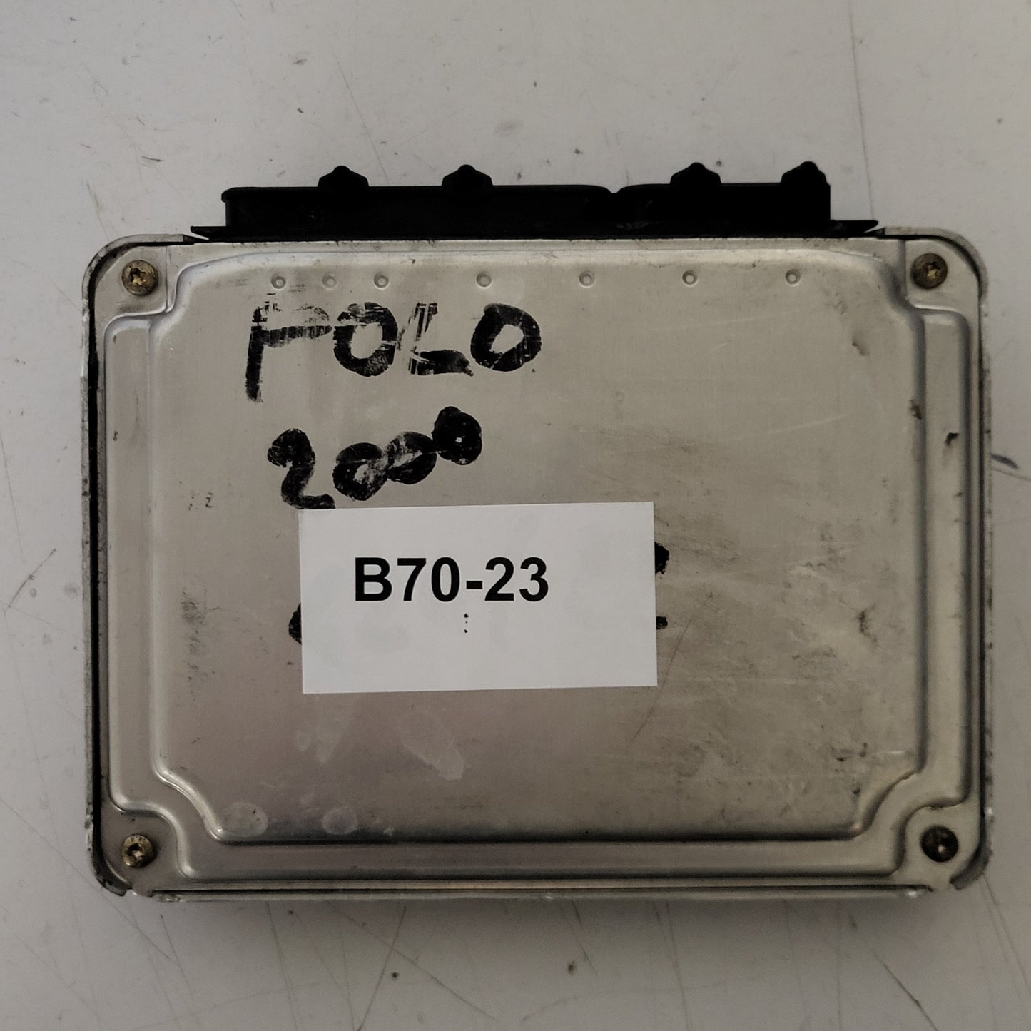 VW POLO ECU / 038906032AP / 0261206751 / BOSCH
