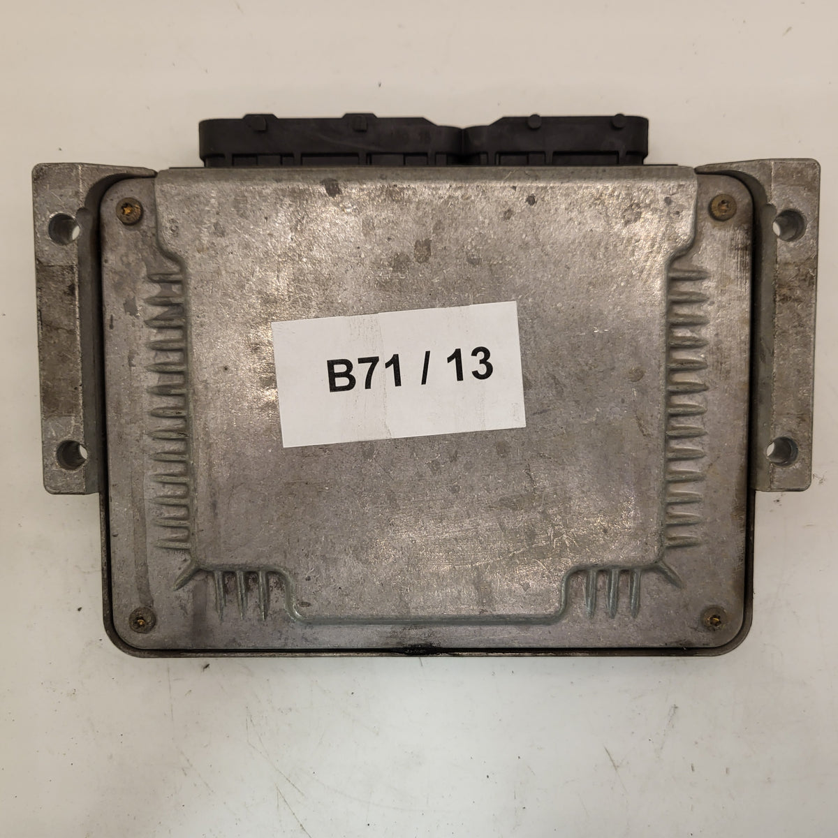 Fiat STILO 1.9 ECU / 0281011421 / 55188214 / BOSCH - B71-13 - 3