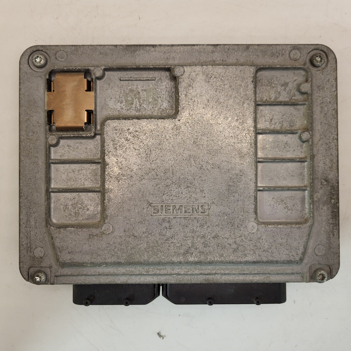 VW POLO ECU / 03E906033 / 5WP40163 03 / 5WP4016303 / SIMOS 3PE SIEMENS - B72-16 - 3