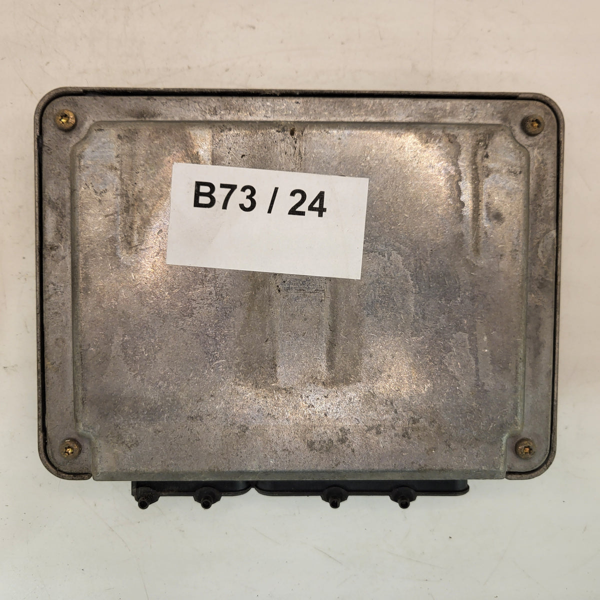 Audi ECU / 06A906018C / 0261204126/127 / BOSCH - B73-24 - 3