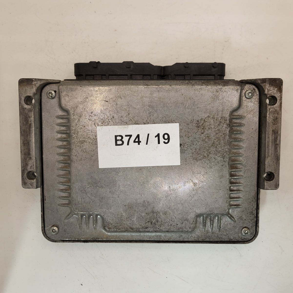 Fiat Punto ECU / 0281011494 / 55198478 / BOSCH - B74-19 - 3