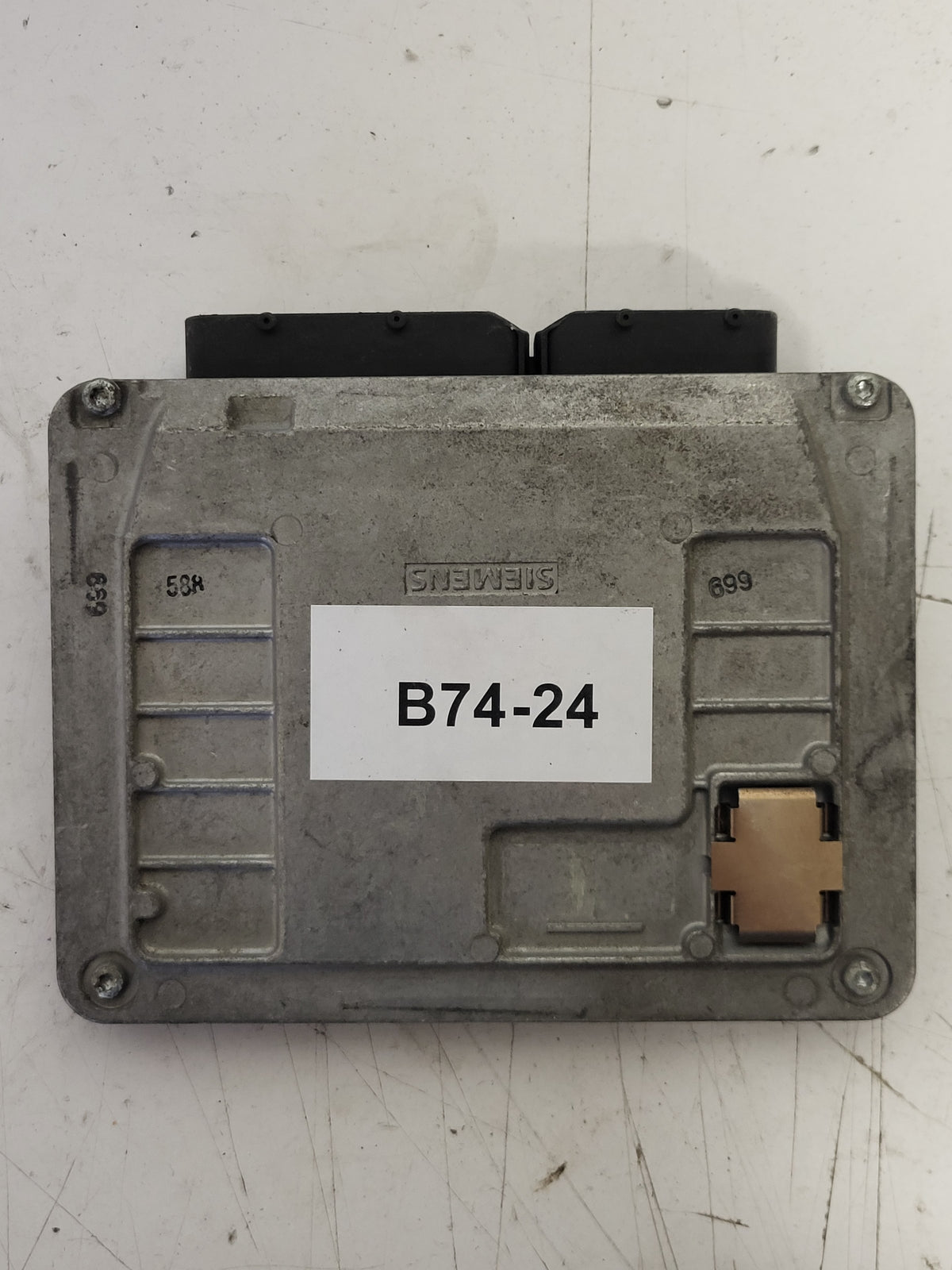 VW POLO 1.2 ECU / 03E906033L / 5WP40194 07 / SIEMENS - B74-24 - 3