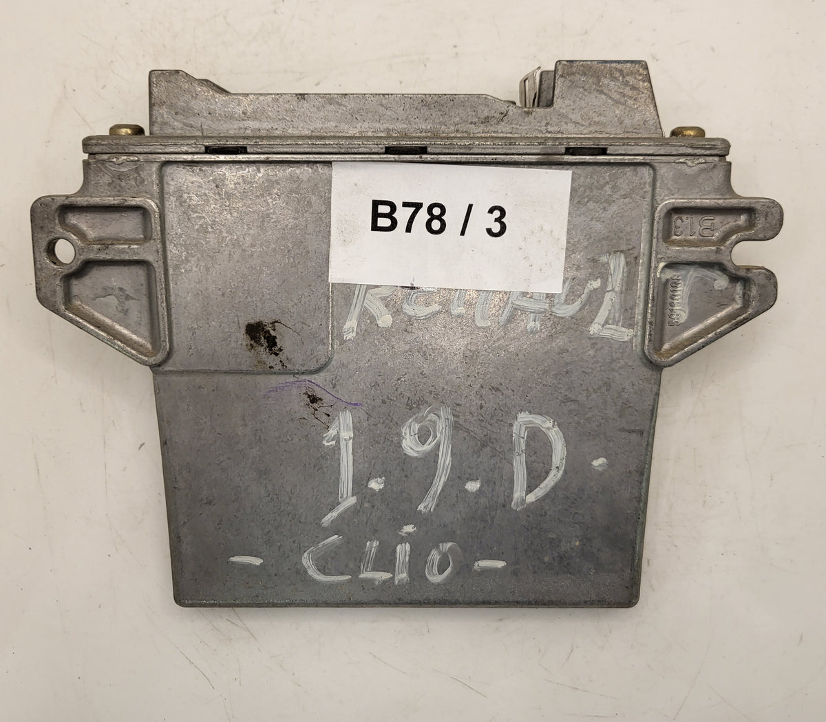 Renault ECU / HOM 7700104956 / 7700111205 / R04080009F / LUCAS - B78-03 - 3