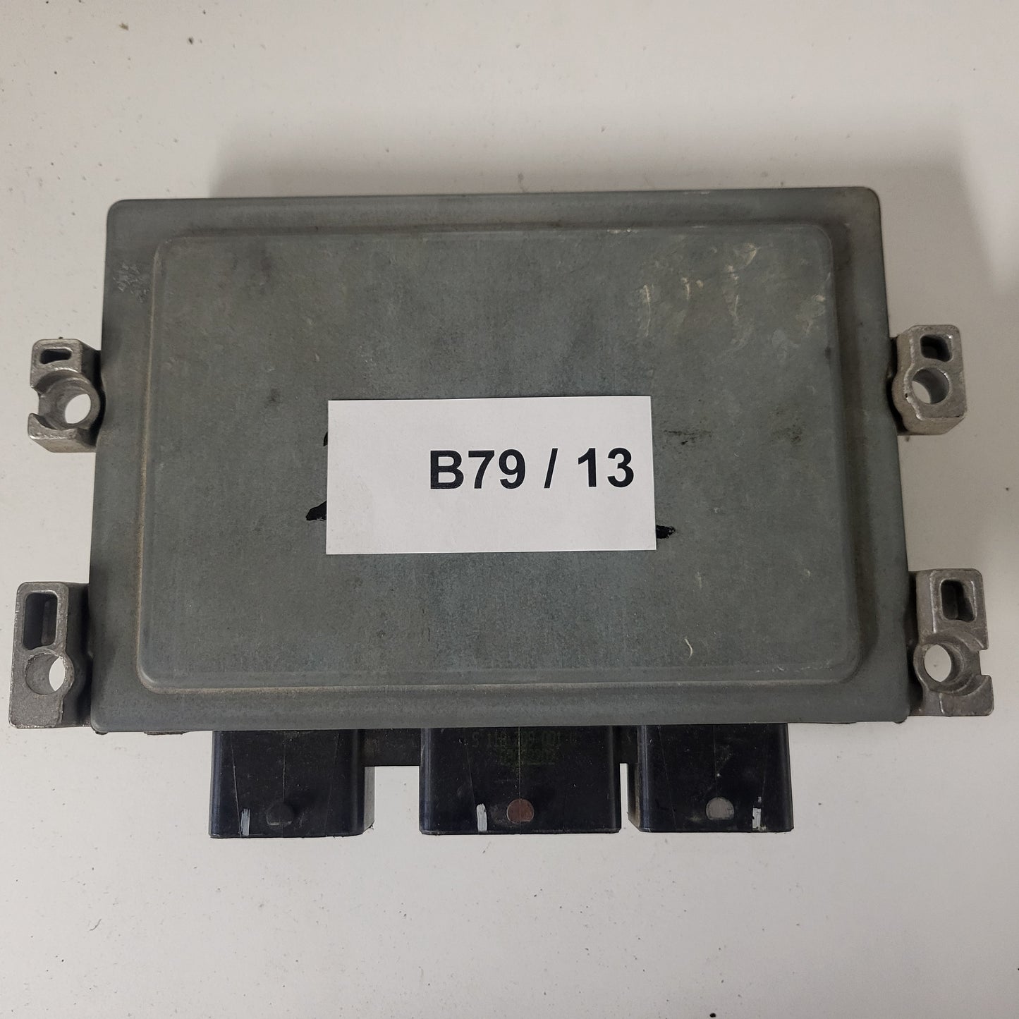 Ford ECU / S180047012A / AV21-12A650-CA / EMS2102 / V2CA / CONTINENTAL