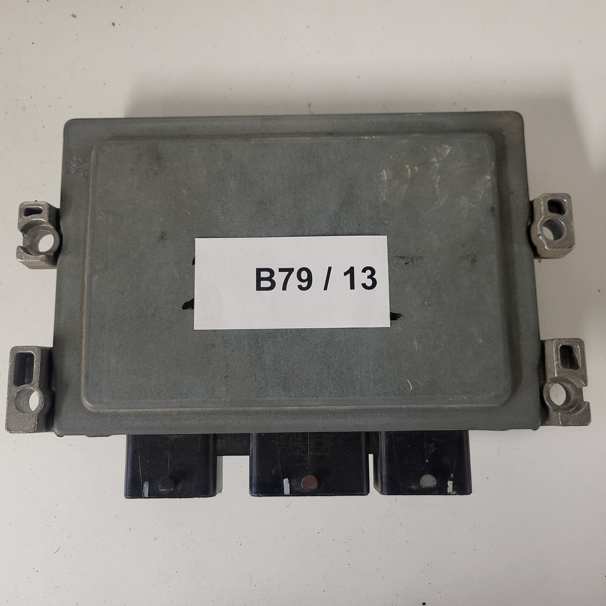 Ford ECU / S180047012A / AV21-12A650-CA / EMS2102 / V2CA / CONTINENTAL - B79-13 - 3