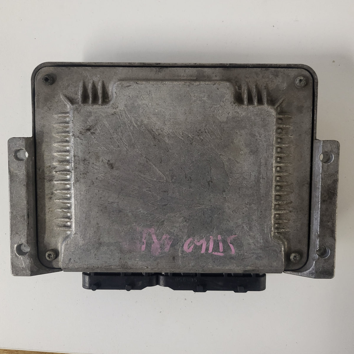 Fiat STILO ECU / 0281011553 / 55198058 / 19247EAA / BOSCH - B80-03 - 3