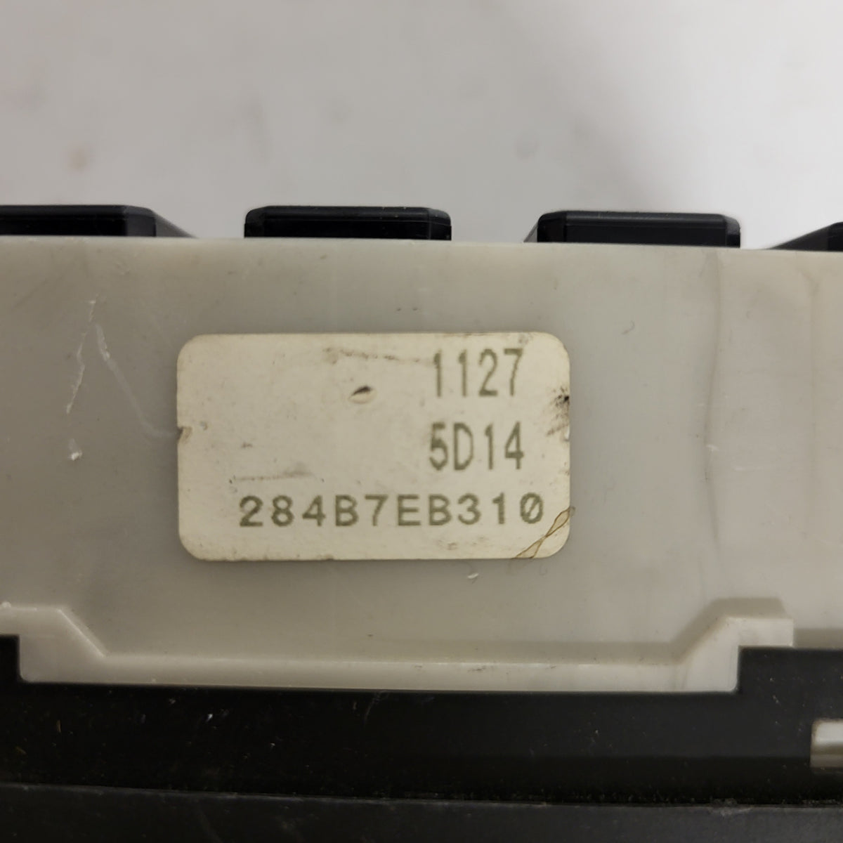NISSAN NAVARA PATHFINDER FUSE BOX SCATOLA FUSIBILI / 284B7EB310 - B80-12 - 3