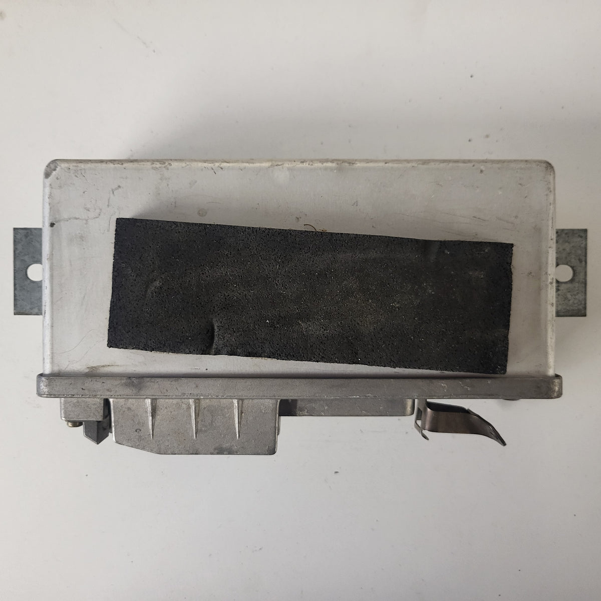 Audi ECU / 0265100037 / 443907379C / BOSCH - B80-20 - 3