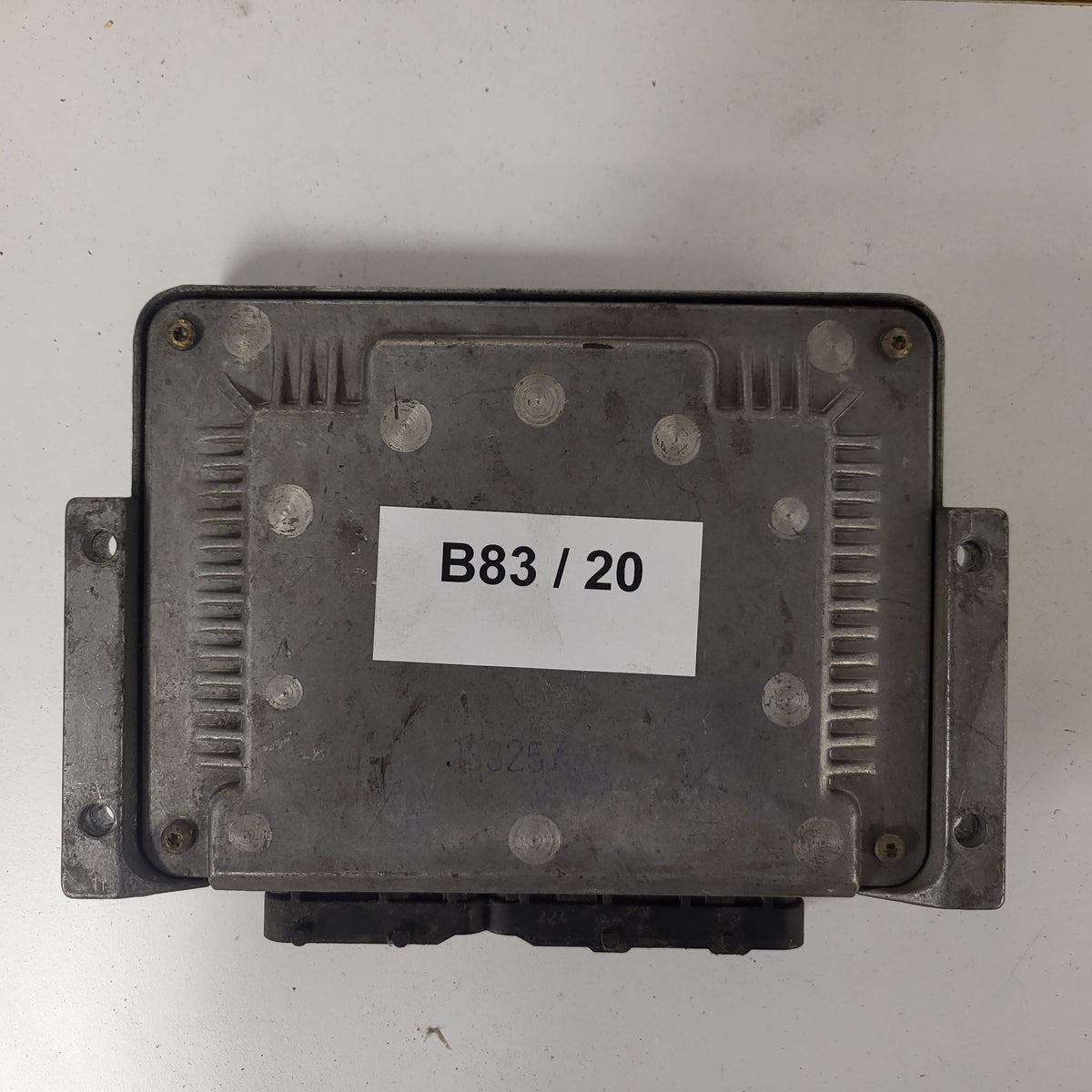 ALFA ROMEO 147 ECU / 0281010332 / 73501227 / 93741WAA / BOSCH - B83-20 - 3