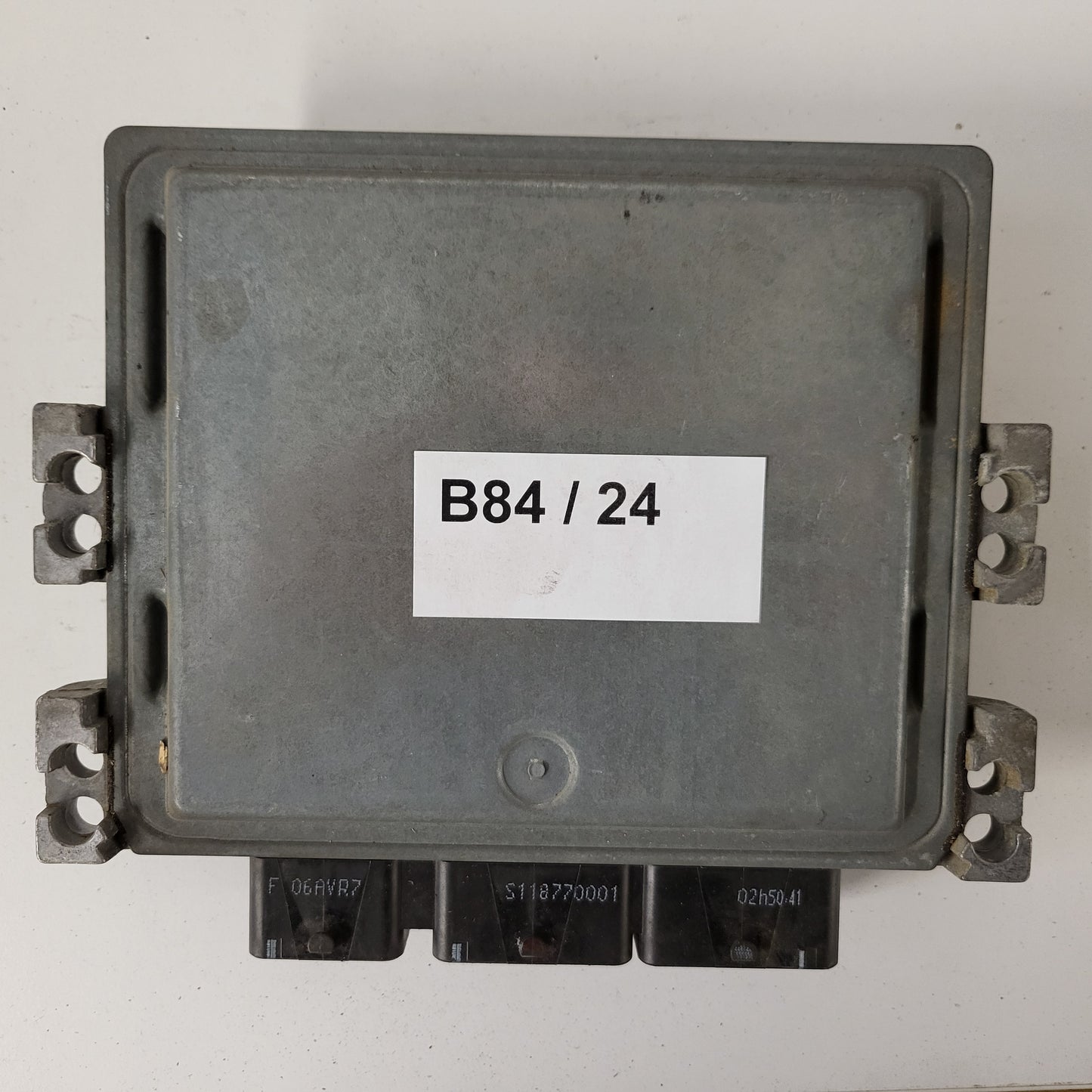 Renault ECU / S122326111A / S122326111 A / 8200766462 /8200592611 / SID301 / - B84-24 - 3