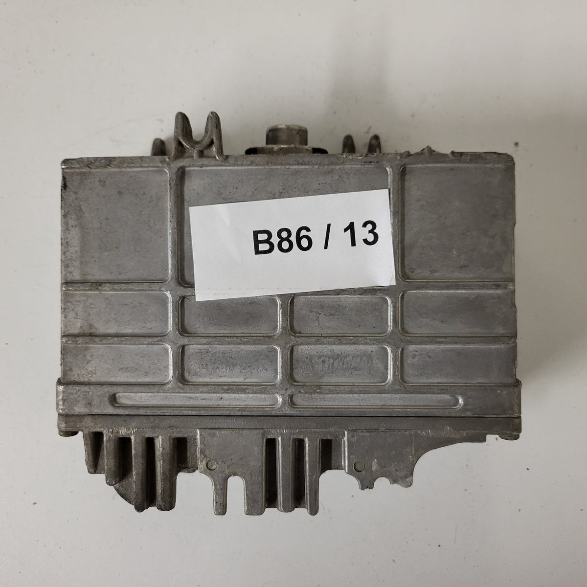 VW ECU / 0261203544 / 441.0.4046-024.6 / 26SA3560 / BOSCH - B86-13 - 3