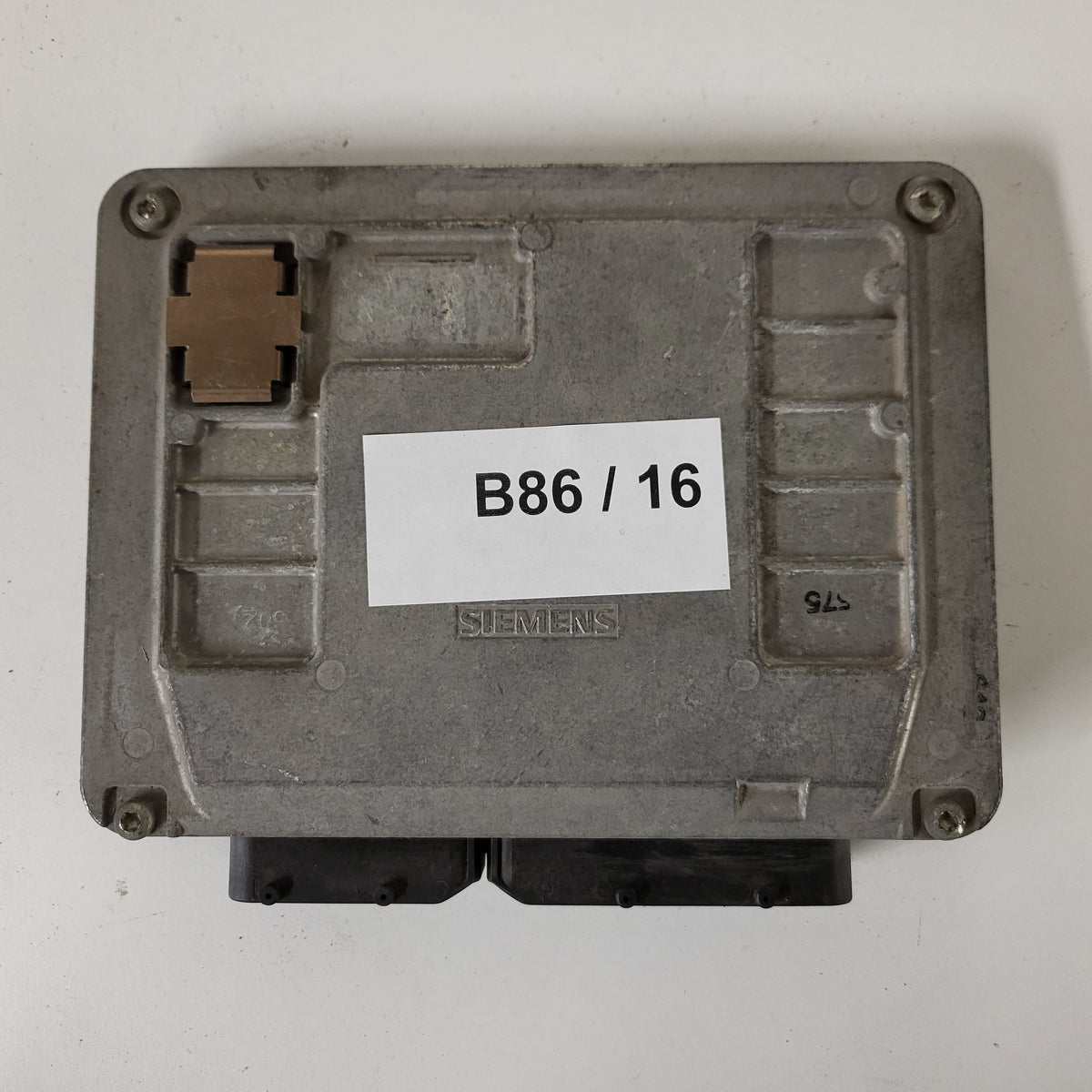 SEAT IBIZA 1.2 ECU / 03E906033P / 5WP44304 08 / SIEMENS - B86-16 - 3