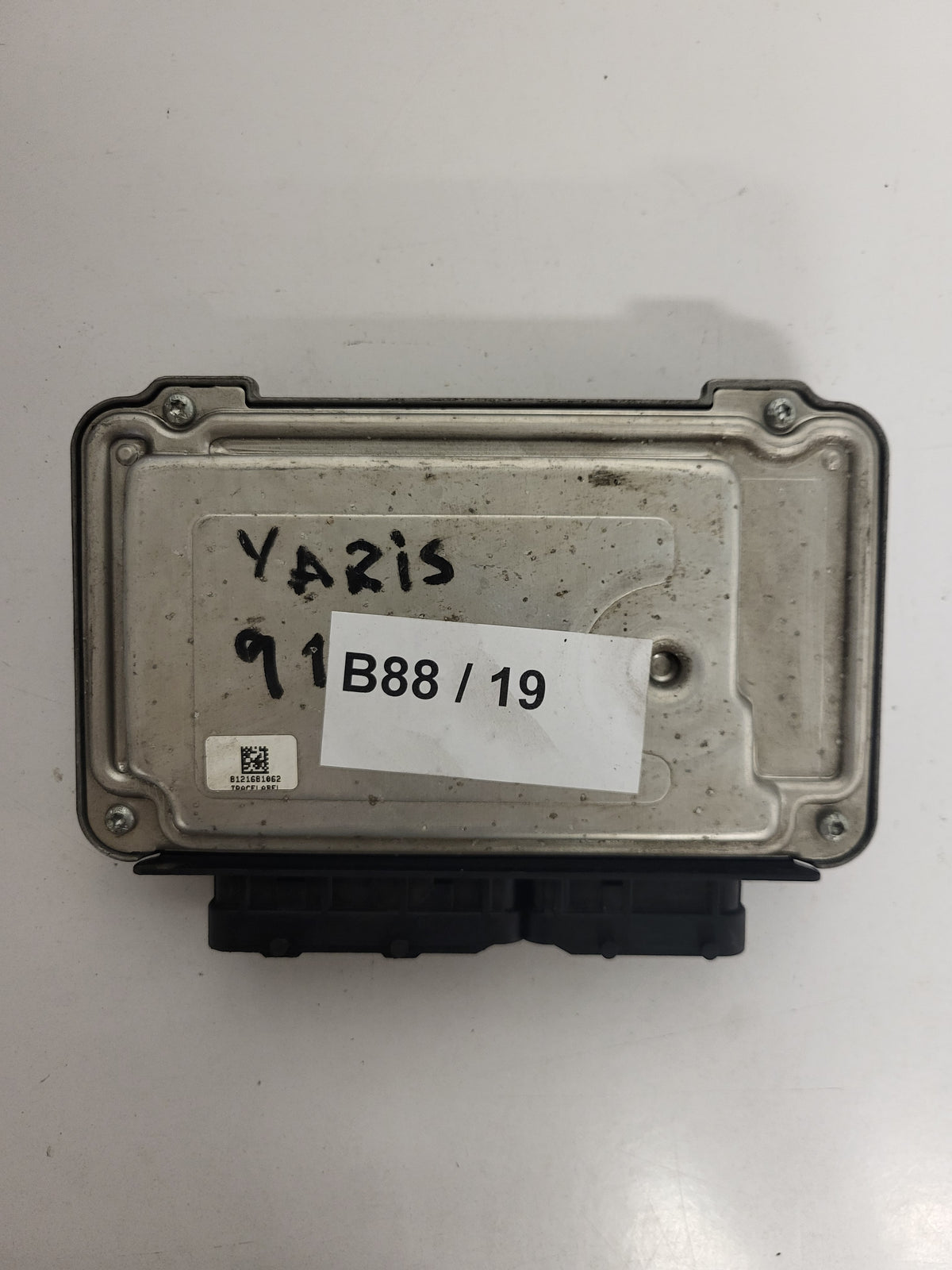 TOYOTA YARIS 1KR-FE ECU / 0261208841 / 89661-0D270 / BOSCH - B88-19 - 3
