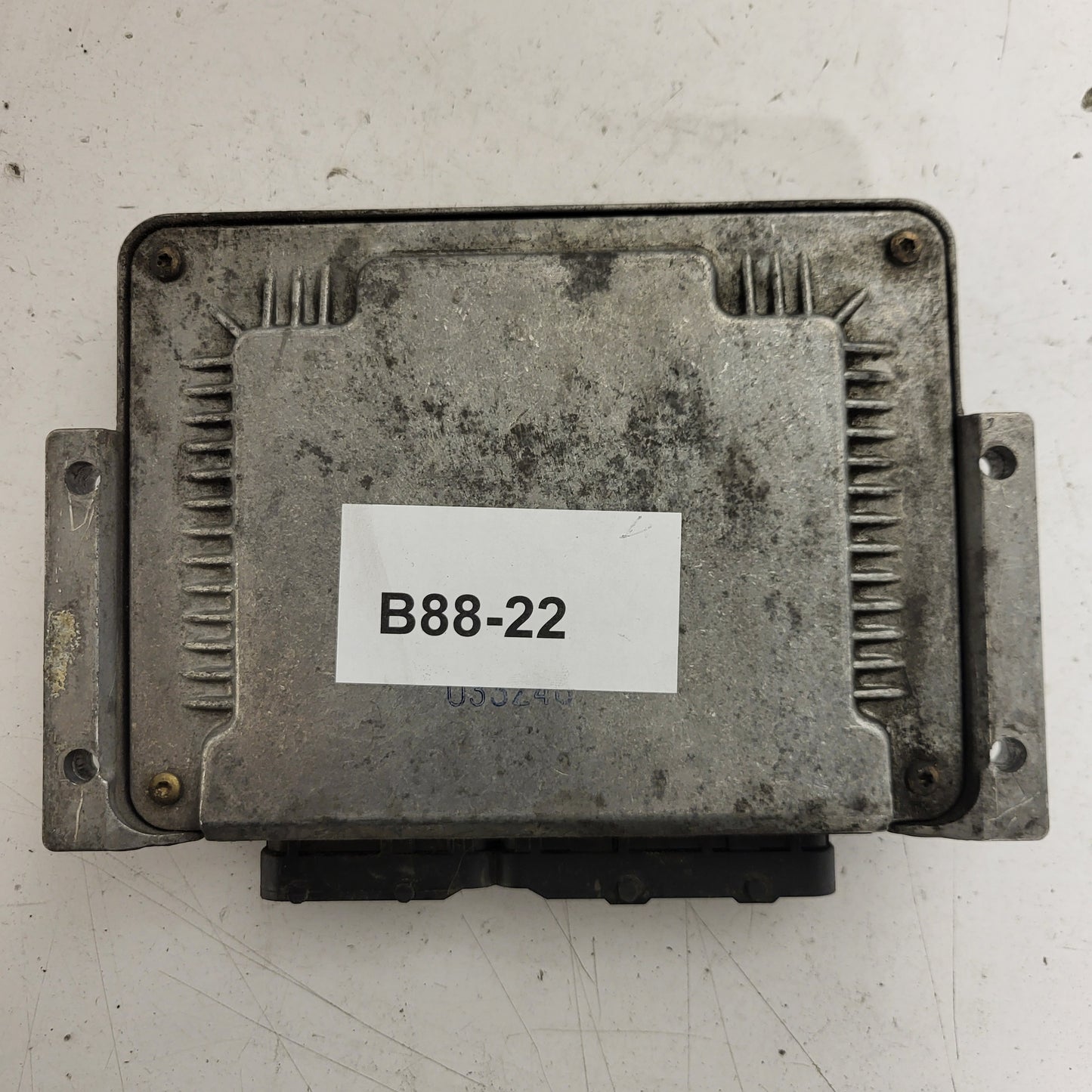 ALFA ROMEO 147 ECU / 0281010332 / 73501227 / 93741WAA / BOSCH - B88-22 - 3