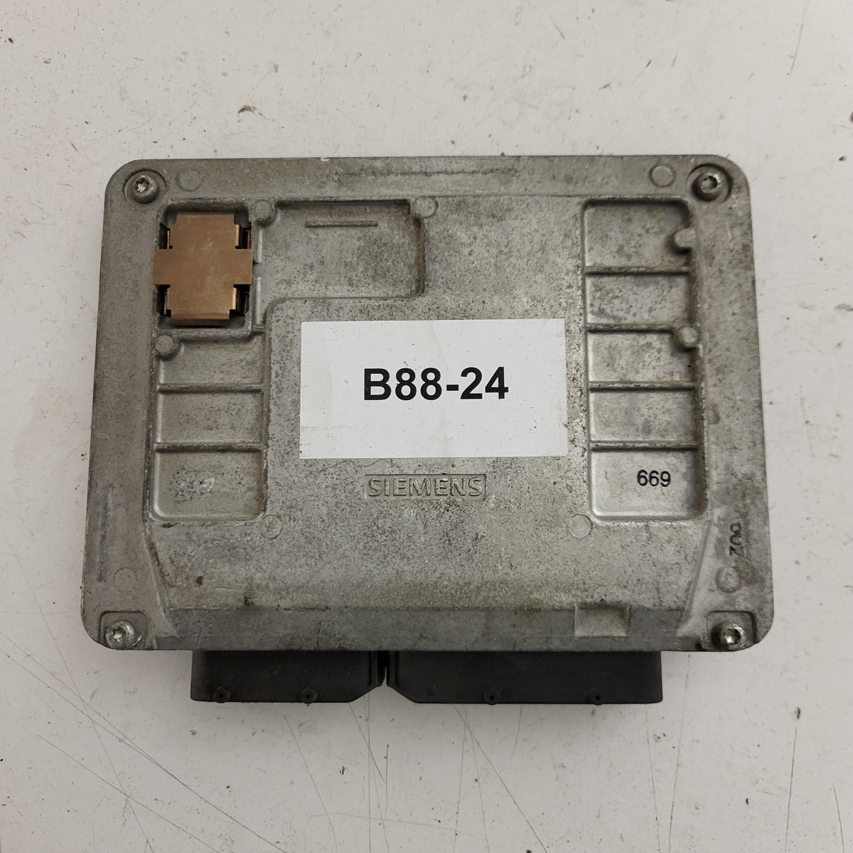 VW POLO 1.2 ECU / 03E906033L / 5WP40194 07 / SIEMENS - B88-24 - 3