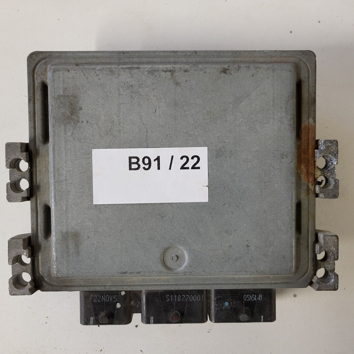 RENAULT MEGANE SCENIC ECU / S122326109A / 8200565863 / 8200592611 SID301 SIEMENS - B91-22 - 3