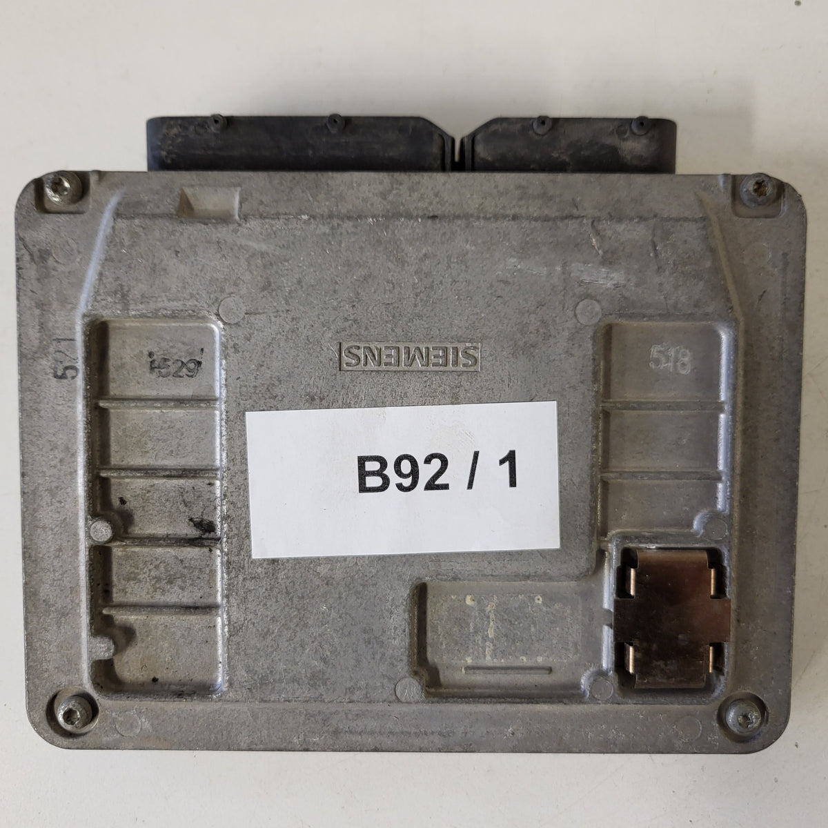 SEAT IBIZA 1.2 ECU / 03E906033P / 5WP40196 07 / 5WP4019607 / SIEMENS - B92-01 - 3