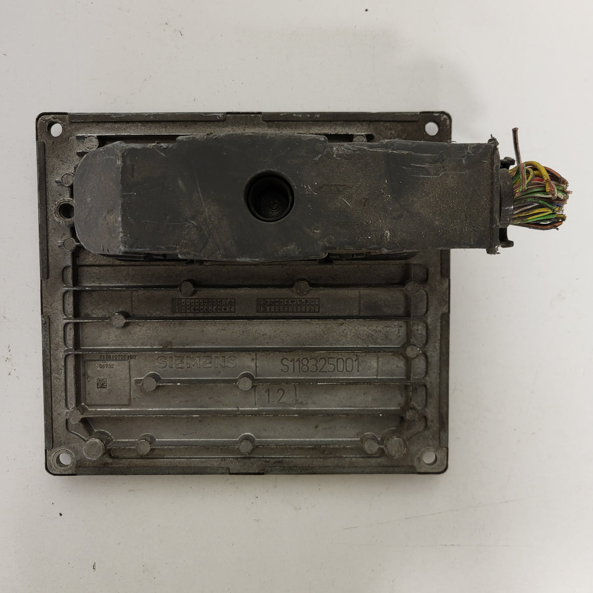 Ford ECU / S118107004D / 3S61-12A650-CB / 1PDB / SIM22 / J38AC / SIEMENS - C03-09 - 3