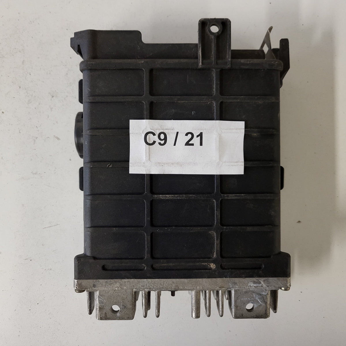 Audi 80 90 ECU / 0261200273 / 443907311C / BOSCH - C09-21 - 3