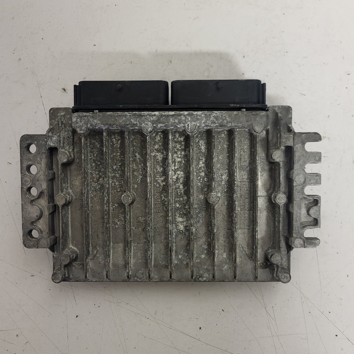 RENAULT ECU / S110138000 / S110138000C / 32N / 8200059086 / 8200044437 / SIEMENS