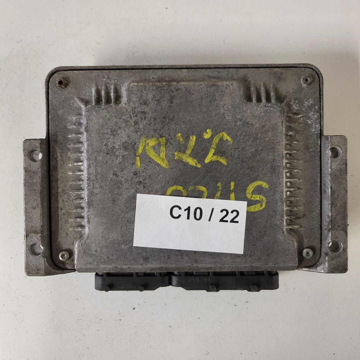 Fiat STILO ECU / 0281011553 / 55198058 / 19247EAA / BOSCH - C10-22 - 3